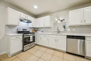 5239 Sugar Bush Dr, Houston, TX 77048 - Photo 10
