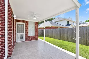 2411 Charter Oaks Ct, Pearland, TX 77584 - Photo 20