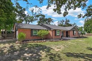 8 Riverwood Ln, Hempstead, TX 77445 - Photo 2