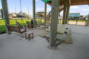 861 Wommack, Crystal Beach, TX 77650 - Photo 12