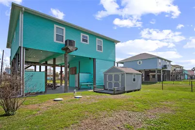 861 Wommack, Crystal Beach, TX 77650 - Photo 14