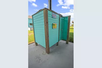 861 Wommack, Crystal Beach, TX 77650 - Photo 10