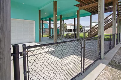 861 Wommack, Crystal Beach, TX 77650 - Photo 6