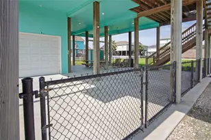 861 Wommack, Crystal Beach, TX 77650 - Photo 6