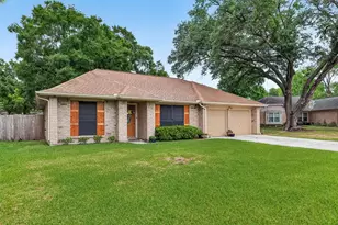 2928 Laurelridge, League City, TX 77573 - Photo 1