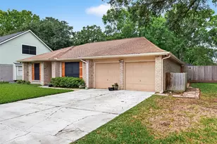 2928 Laurelridge, League City, TX 77573 - Photo 2