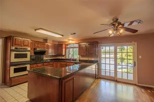 1630 Greenbriar Dr, Huntsville, TX 77340 - Photo 10