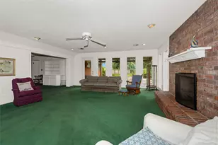 2905 Borden Cir, El Campo, TX 77437 - Photo 10
