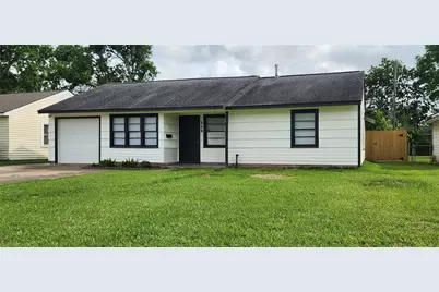 113 Laurel Street, Lake Jackson, TX 77566 - Photo 2