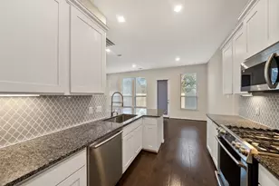 708 Ivory Manor Dr, Houston, TX 77018 - Photo 8