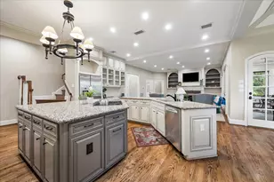 2306 Pinefield Ln, Houston, TX 77063 - Photo 24