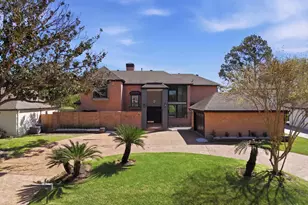 703 Montclair Blvd, Sugar Land, TX 77478 - Photo 2