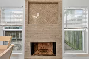 711 Worthshire St, Houston, TX 77008 - Photo 10