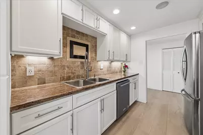 49 Briar Hollow Lane #1105, Houston, TX 77027 - Photo 10