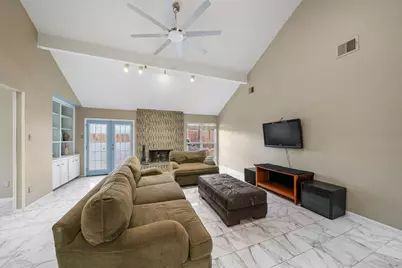 10831 Valley Hills Drive, Houston, TX 77071 - Photo 16