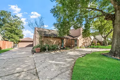 10831 Valley Hills Drive, Houston, TX 77071 - Photo 32