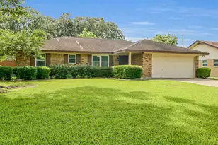 805 Bluebonnet Ln, Katy, TX 77493 - Photo 2