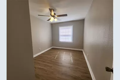 138 W Marion, Clute, TX 77531 - Photo 2