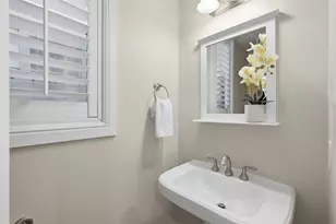 233 W 26th St, Houston, TX 77008 - Photo 16