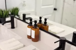 5527 Denmark St, Houston, TX 77028 - Photo 2