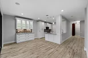 282 Litchfield Ln, Houston, TX 77024 - Photo 8