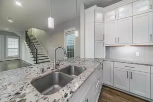 402 W 28th St, Houston, TX 77008 - Photo 10
