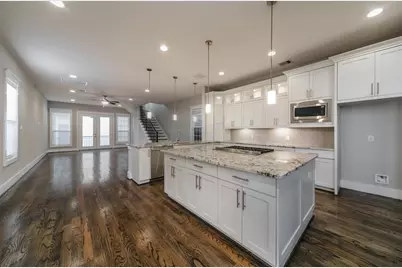 402 W 28th Street, Houston, TX 77008 - Photo 2