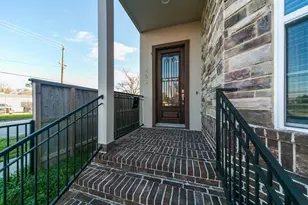 402 W 28th St, Houston, TX 77008 - Photo 4