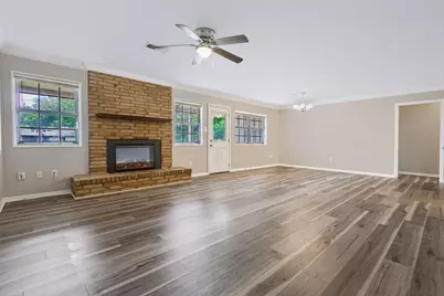 2405 Powell Street, Bay City, TX 77414 - Photo 2