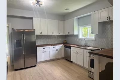 125 N Shirley Street, Alvin, TX 77511 - Photo 4