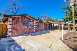 11517 Bannister Ln, Houston, TX 77076 - Photo 2