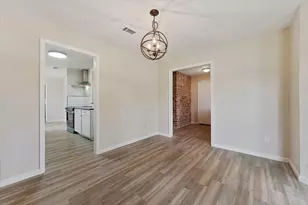 9863 Swan Ct, Conroe, TX 77385 - Photo 6