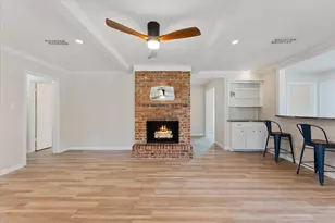 9863 Swan Ct, Conroe, TX 77385 - Photo 4