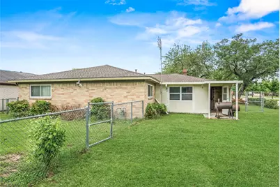 8922 Indian River Drive, Houston, TX 77088 - Photo 28