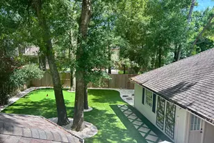 107 N Summer Cloud Dr, The Woodlands, TX 77381 - Photo 2
