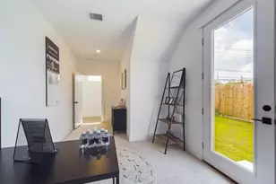 8317 Springwood Cyn Ln, Houston, TX 77055 - Photo 8