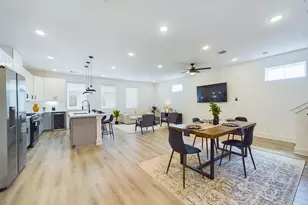 8317 Springwood Cyn Ln, Houston, TX 77055 - Photo 10