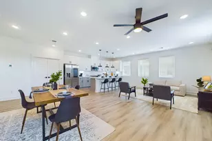 8317 Springwood Cyn Ln, Houston, TX 77055 - Photo 4