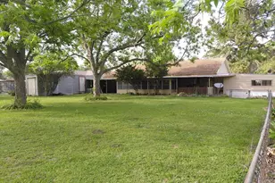 1518 Avenue B, Danbury, TX 77534 - Photo 4