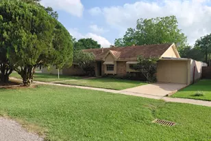 1518 Avenue B, Danbury, TX 77534 - Photo 1