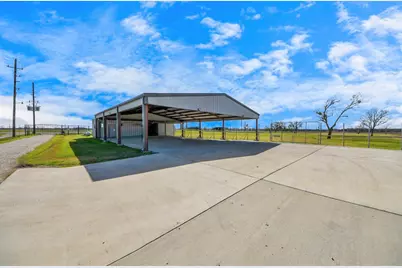 6111 Jacks Alley, Wallis, TX 77485 - Photo 4