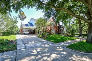 410 Kingfisher Dr, Sugar Land, TX 77478 - Photo 2