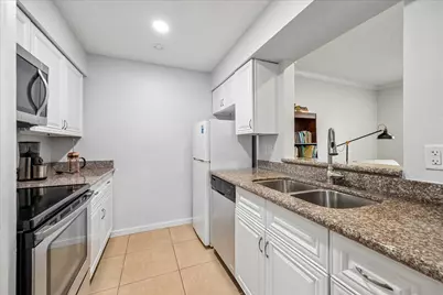 1100 Augusta Drive #25, Houston, TX 77057 - Photo 8