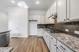 116 Brighton Woods Ct, Conroe, TX 77318 - Photo 6