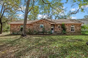 504 Catfish Ln, Conroe, TX 77384 - Photo 2