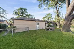 7522 Deep Forest Dr, Houston, TX 77088 - Photo 36