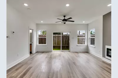 855 S Victory Drive #C, Houston, TX 77088 - Photo 10