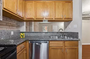 1205 Autrey St, Houston, TX 77006 - Photo 2