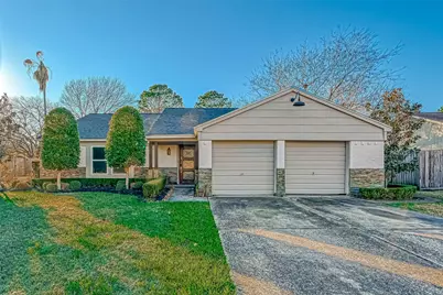 520 E Castle Harbour Drive, Friendswood, TX 77546 - Photo 1