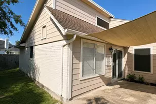 1819 Hanbury Ct, Sugar Land, TX 77498 - Photo 2